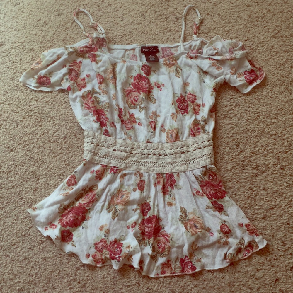 Cold shoulder top